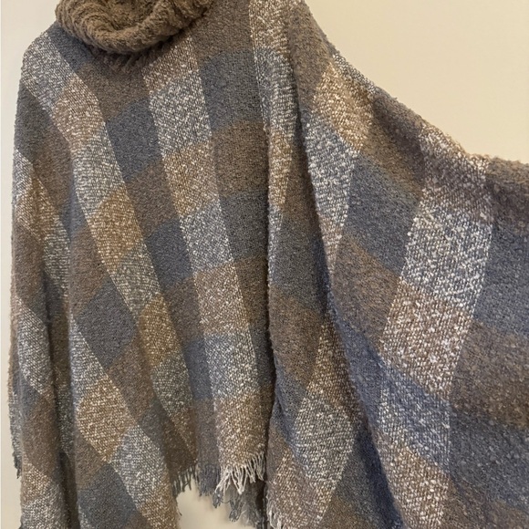 Women’s Poncho Cowl neck Charcoal Soft Gray Tan One Size Fringe detail - Picture 2 of 3